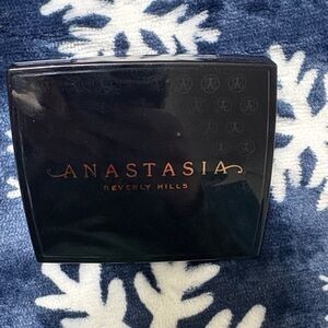Anastasia Beverly Hills Elegant Black Compact